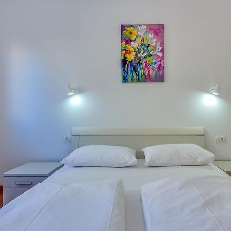 Apartments Host Barbat na Rabu ภายนอก รูปภาพ